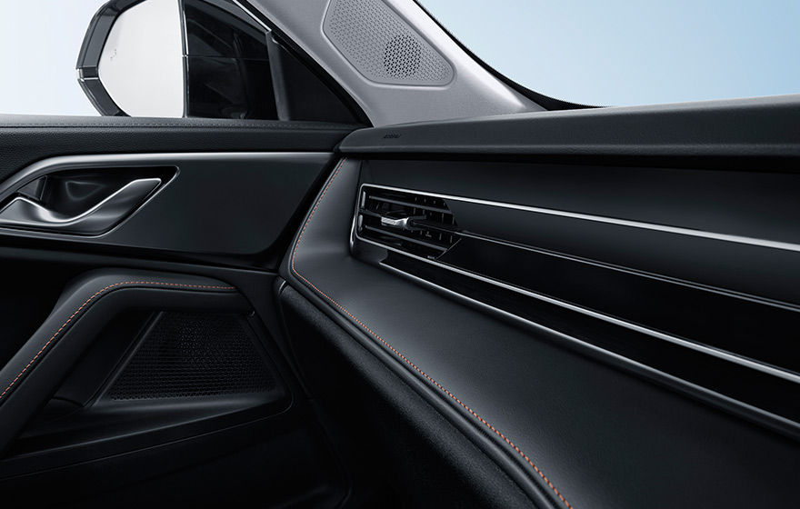 BOSE Premium Surround Audio System<br/>Professionally tuned audio system with distinct high and low sound layers and sound field simulation. Paired with an NVH silent cabin, it delivers an immersive music experience for daily commutes and long-distance trips.