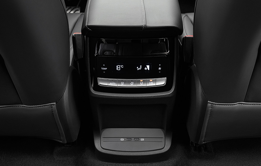 Tri-Zone Independent Automatic Air Conditioning<br/>Separate temperature control for front and rear rows, with exclusive air vents for the 2nd/3rd rows, delivering equal comfort for all passengers.